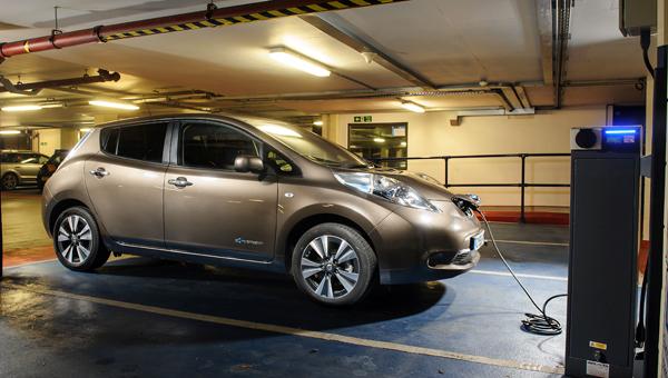 nissanleaf30kwhcharging